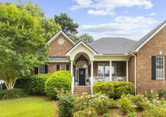 Photo 3 of Single family home for sale at 2001 Carriage Way, Summerville, SC 29485 | MLS# 26017948 | Listing updated on 2026-09-15