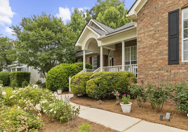 Photo 4 of Single family home for sale at 2001 Carriage Way, Summerville, SC 29485 | MLS# 26017948 | Listing updated on 2026-09-15
