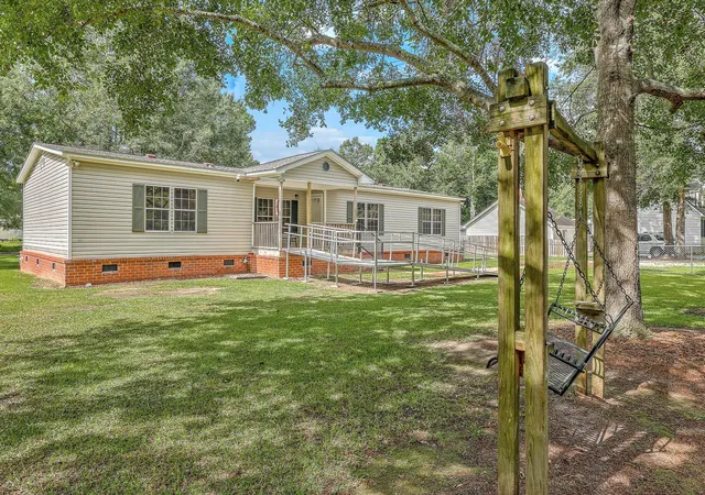 Photo 3 of Manufactured home for sale at 193 W Turner St, Summerville, SC 29483 | MLS# 26023751 | Listing updated on 2026-09-09