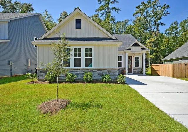 Homes for sale in Moncks Corner, SC | 222 Creek Pointe Dr, Moncks Corner, SC 29461 | MLS# 26016127