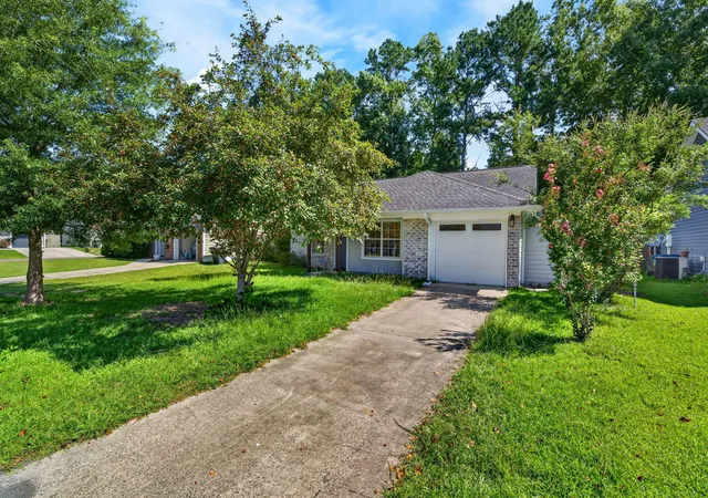 Photo 3 of Single family home for sale at 202 Birmingham Dr, Summerville, SC 29486 | MLS# 26020399 | Listing updated on 2026-08-06