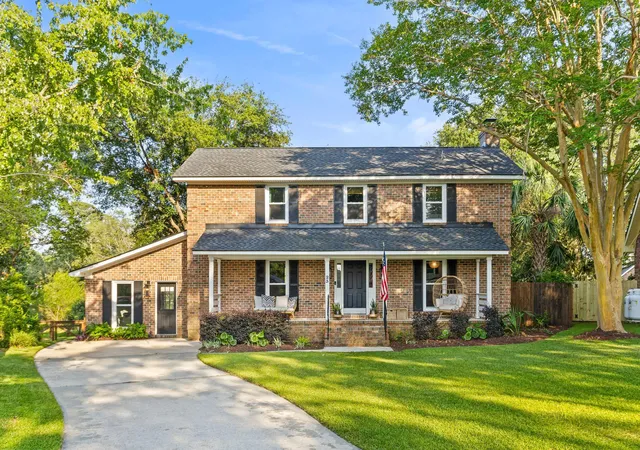 Photo 1 of Single family home for sale at 23 Charlyn Dr, Charleston, SC 29407 | MLS# 26018487 | Listing updated on 2026-09-15