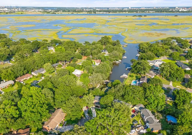 Photo 3 of Single family home for sale at 23 Charlyn Dr, Charleston, SC 29407 | MLS# 26018487 | Listing updated on 2026-09-15