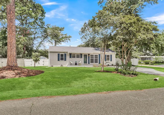 Photo 3 of Single family home for sale at 1668 Mepkin Rd, Charleston, SC 29407 | MLS# 26021201 | Listing updated on 2026-09-14