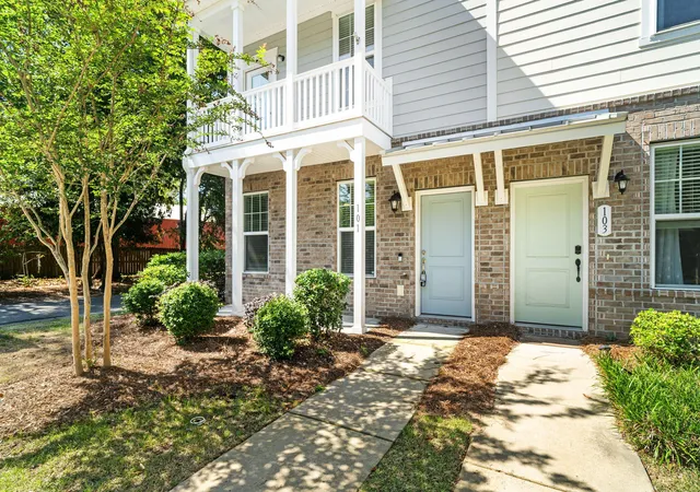 Homes for sale in Charleston, SC | 101 Rowans Creek Dr, Charleston, SC 29492 | MLS# 26019350