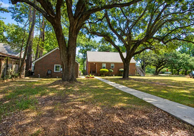 Photo 3 of Single family home for sale at 521 Saint Andrews Blvd, Charleston, SC 29407 | MLS# 26018272 | Listing updated on 2026-08-18