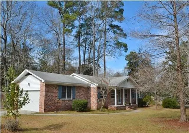 Photo 4 of Single family home for sale at 118 Azalea Dr, Summerville, SC 29485 | MLS# 26022341 | Listing updated on 2026-09-10