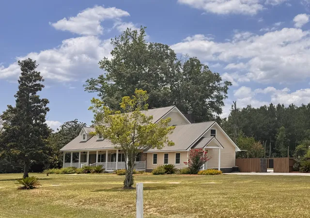 Homes for sale in Walterboro, SC | 379 Mcclure Ln, Walterboro, SC 29488 | MLS# 26019037