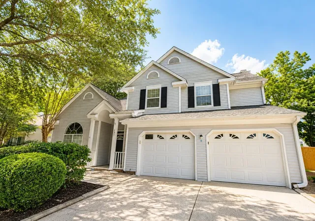 Photo 1 of Single family home for sale at 237 Smithfield Ave, Summerville, SC 29485 | MLS# 26022698 | Listing updated on 2026-09-09