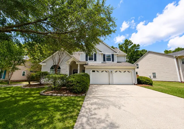 Photo 2 of Single family home for sale at 237 Smithfield Ave, Summerville, SC 29485 | MLS# 26022698 | Listing updated on 2026-09-09
