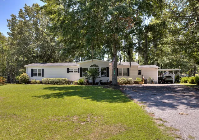 Homes for sale in Manning, SC | 1430 Copeland, Manning, SC 29102 | MLS# 26016890