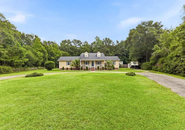 Photo 4 of Single family home for sale at 210 Carolina Ave, Saint George, SC 29477 | MLS# 26021145 | Listing updated on 2026-10-03