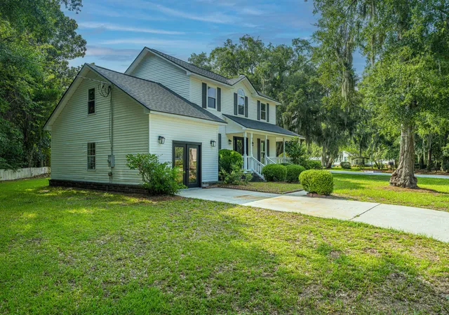 Photo 3 of Single family home for sale at 728 Gilmore Ct, Charleston, SC 29412 | MLS# 26021770 | Listing updated on 2026-10-03
