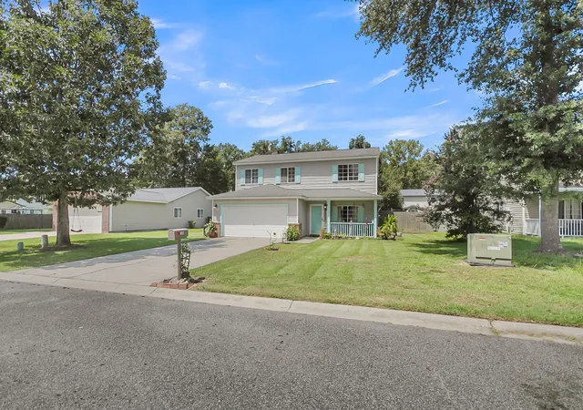 Photo 3 of Single family home for sale at 308 Catawba Dr, Summerville, SC 29483 | MLS# 26023795 | Listing updated on 2026-10-08