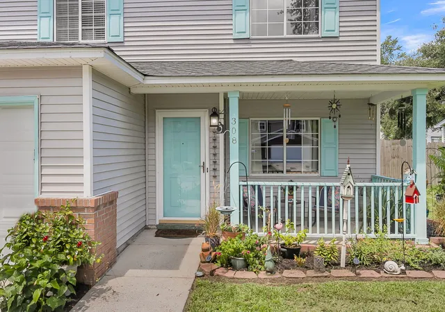Photo 4 of Single family home for sale at 308 Catawba Dr, Summerville, SC 29483 | MLS# 26023795 | Listing updated on 2026-10-08