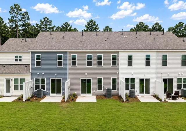 Homes for sale in Summerville, SC | 920 Long Bluff Rd, Summerville, SC 29486 | MLS# 26002371