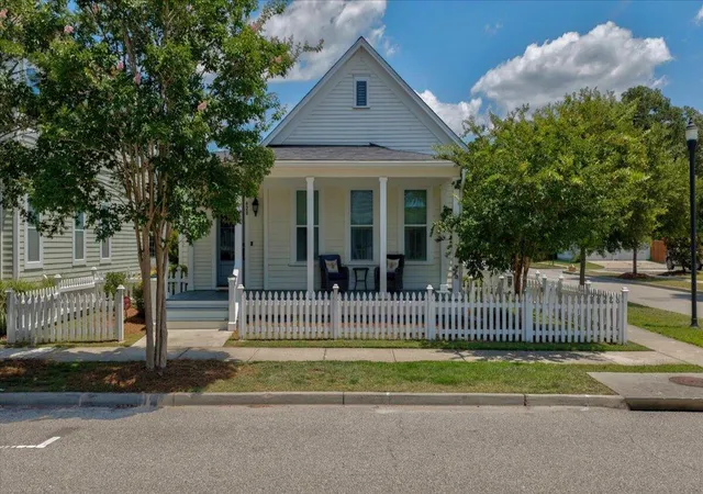 Photo 3 of Single family home for sale at 428 Watergrass Way, Summerville, SC 29485 | MLS# 26019296 | Listing updated on 2026-10-16