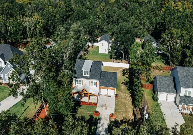 Homes for sale in Walterboro, SC | 438 Locust St, Walterboro, SC 29488 | MLS# 25026945