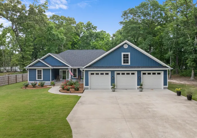 Photo 1 of Single family home for sale at 3 Hickory Landing Ct, Elloree, SC 29047 | MLS# 26023866 | Listing updated on 2026-08-24