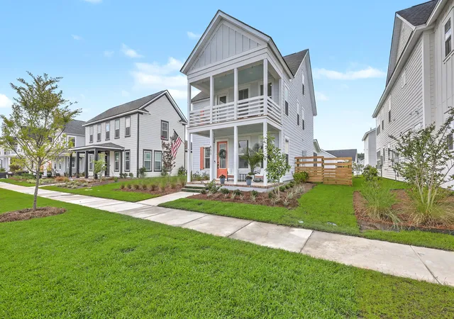 Photo 3 of Single family home for sale at 803 Gentle Breeze Dr, Summerville, SC 29486 | MLS# 26020427 | Listing updated on 2026-10-08