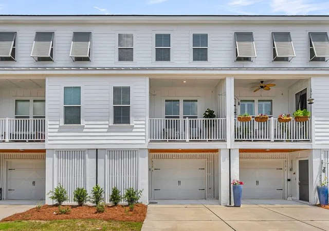Photo 2 of Townhouse for sale at 810 Kings Oak Ct #4, Daniel Island, SC 29492 | MLS# 26017417 | Listing updated on 2026-08-12