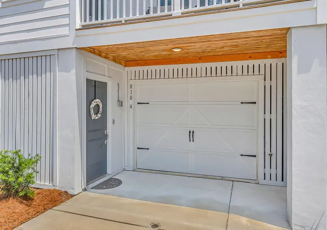 Photo 3 of Townhouse for sale at 810 Kings Oak Ct #4, Daniel Island, SC 29492 | MLS# 26017417 | Listing updated on 2026-08-12