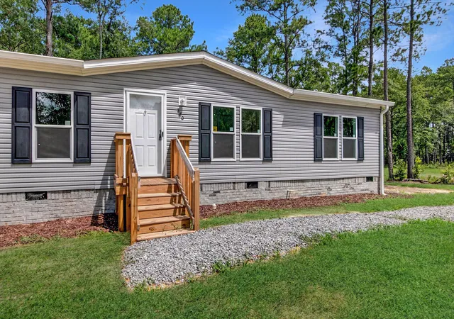 Photo 3 of Manufactured home for sale at 270 Saturn Ln, Walterboro, SC 29488 | MLS# 26023052 | Listing updated on 2026-09-04