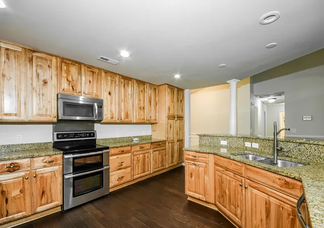 Photo 2 of Sale Pending at 321 Eastover Cir, Summerville, SC 29483 | MLS# 26013903 | Listing updated on 2026-08-30