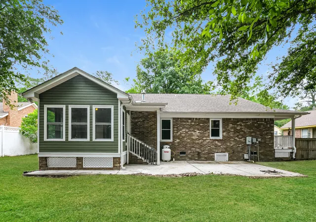 Photo 4 of Sale Pending at 321 Eastover Cir, Summerville, SC 29483 | MLS# 26013903 | Listing updated on 2026-08-30