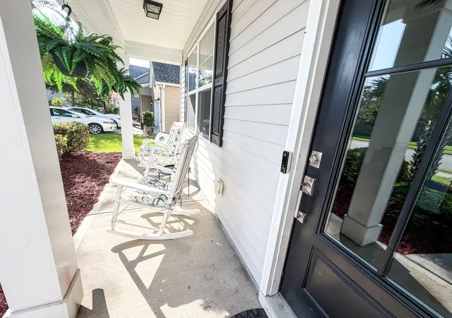 Photo 4 of Single family home for sale at 720 Kilarney Rd, Summerville, SC 29483 | MLS# 26023615 | Listing updated on 2026-10-26