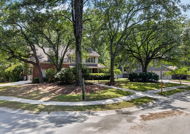 Photo 3 of Single family home for sale at 17 Plantation Cir, Summerville, SC 29485 | MLS# 26021862 | Listing updated on 2026-09-09