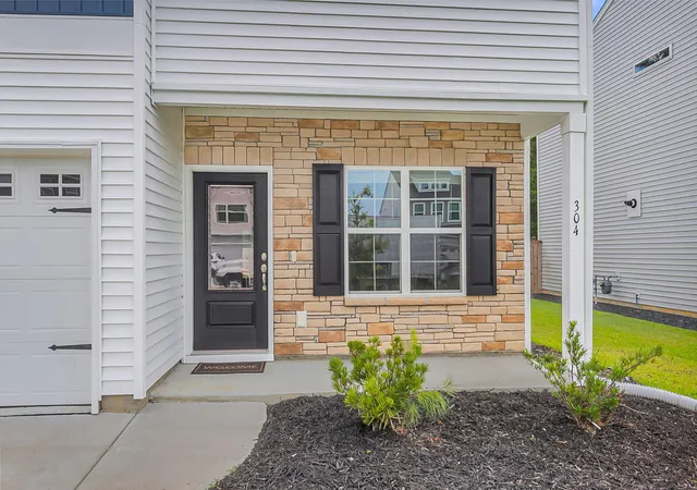 Photo 2 of Single family home for sale at 304 Torslanda Ln, Summerville, SC 29486 | MLS# 26019733 | Listing updated on 2026-10-23