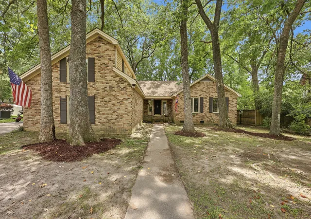 Photo 1 of Single family home for sale at 106 Boone Dr, Summerville, SC 29485 | MLS# 26015911 | Listing updated on 2026-08-27