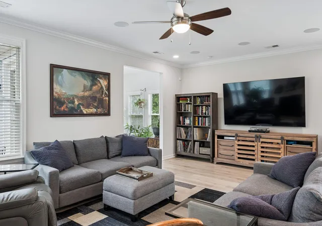 Photo 2 of Single family home for sale at 1135 Oak Blf Ave, Charleston, SC 29492 | MLS# 26012897 | Listing updated on 2026-09-03