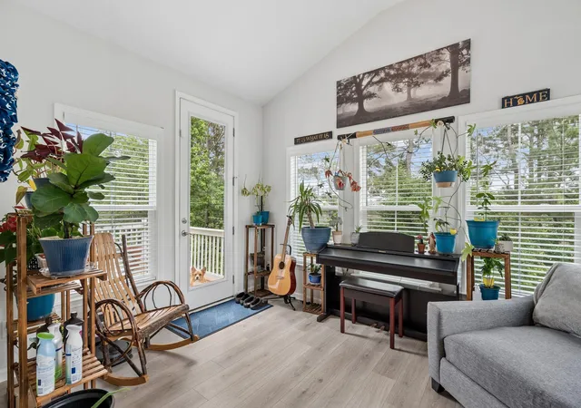 Photo 4 of Single family home for sale at 1135 Oak Blf Ave, Charleston, SC 29492 | MLS# 26012897 | Listing updated on 2026-09-03