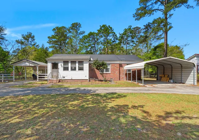 Homes for sale in Walterboro, SC | 315 George St, Walterboro, SC 29488 | MLS# 26009635
