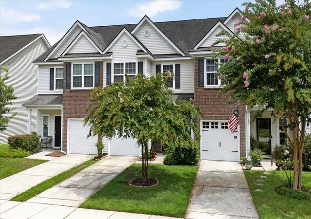 Photo 2 of Townhouse for sale at 1065 Bennington Dr, Charleston, SC 29492 | MLS# 26014445 | Listing updated on 2026-09-09