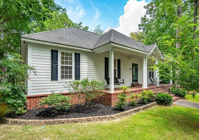 Photo 3 of Single family home for sale at 1102 S Main St, Summerville, SC 29483 | MLS# 26021197 | Listing updated on 2026-08-14