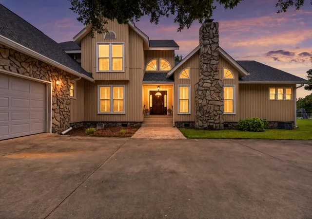 Photo 3 of Single family home for sale at 1120 Waters Edge Dr, Summerton, SC 29148 | MLS# 26021254 | Listing updated on 2026-09-05