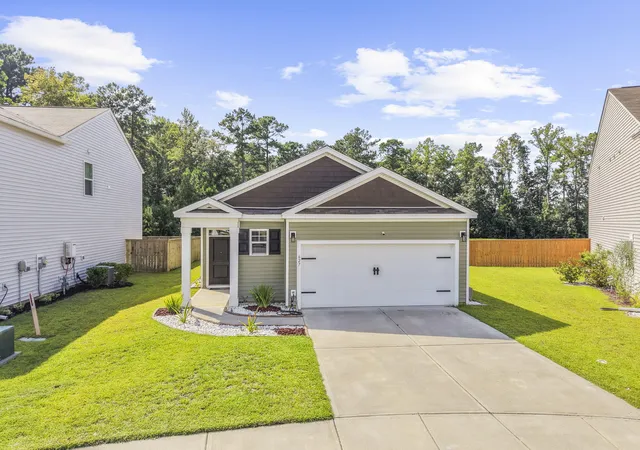 Photo 1 of Single family home for sale at 627 Silver Spruce St, Summerville, SC 29486 | MLS# 26023098 | Listing updated on 2026-08-27
