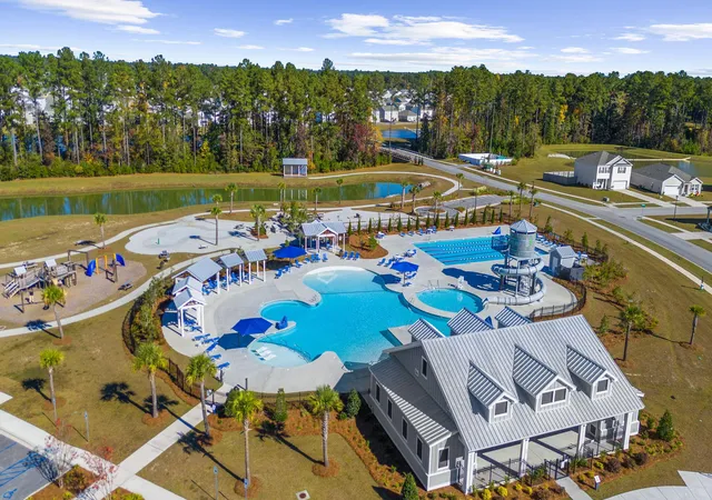 Photo 3 of Single family home for sale at 627 Silver Spruce St, Summerville, SC 29486 | MLS# 26023098 | Listing updated on 2026-08-27