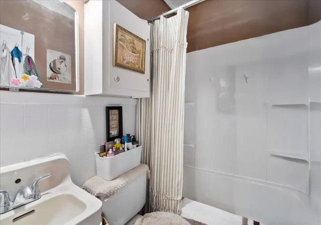 Listing Photo 2 - Condo for sale in building located at 406 Butler St, Saint Matthews, SC 29135 - Unit #