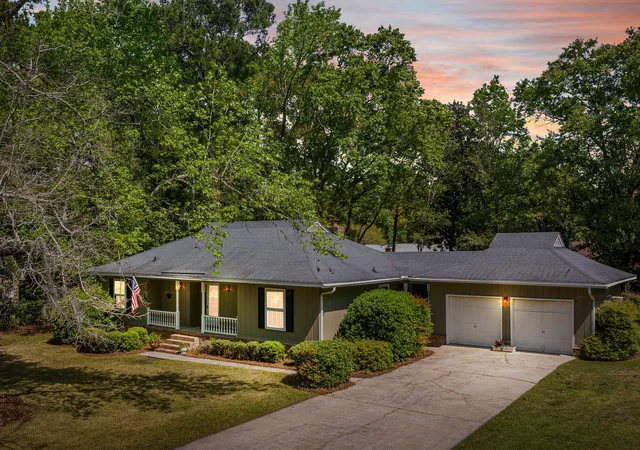 Photo 2 of Single family home for sale at 1042 Planters Curve, Mount Pleasant, SC 29464 | MLS# 26024405 | Listing updated on 2026-10-01