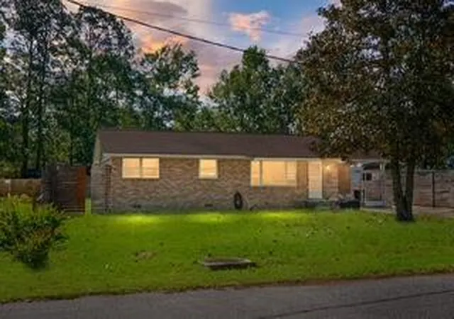 Photo 1 of Single family home for sale at 109 N Hampton St, Summerville, SC 29483 | MLS# 26010432 | Listing updated on 2026-09-17