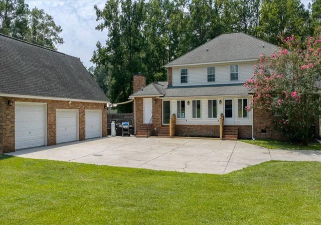 Photo 5 of Single family home for sale at 822 Highway 61, Ridgeville, SC 29472 | MLS# 26022002 | Listing updated on 2026-09-02