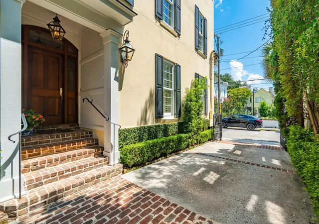 Photo 3 of Single family home for sale at 44 Wentworth St, Charleston, SC 29401 | MLS# 26023394 | Listing updated on 2026-08-18