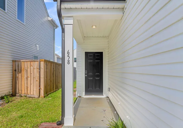 Photo 4 of Single family home for sale at 658 Snow Owl Dr, Summerville, SC 29486 | MLS# 26012116 | Listing updated on 2026-09-09