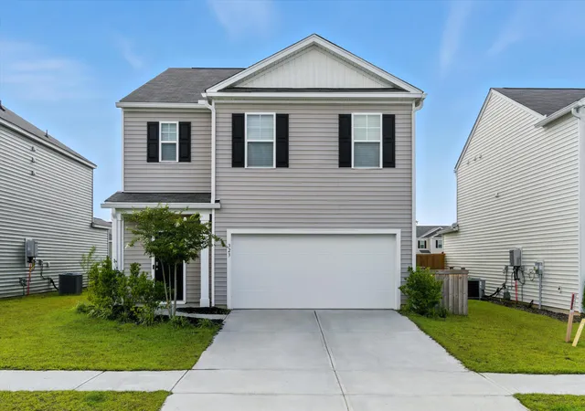 Photo 1 of Sale Pending at 323 Bear Paw Ln, Summerville, SC 29486 | MLS# 25021774 | Listing updated on 2025-10-31