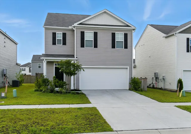 Photo 2 of Sale Pending at 323 Bear Paw Ln, Summerville, SC 29486 | MLS# 25021774 | Listing updated on 2025-10-31