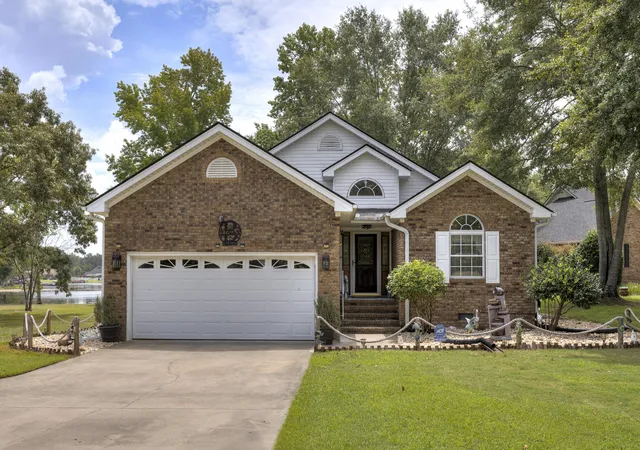 Photo 2 of Single family home for sale at 203 Ridge Lake Dr, Manning, SC 29102 | MLS# 26021486 | Listing updated on 2026-09-03